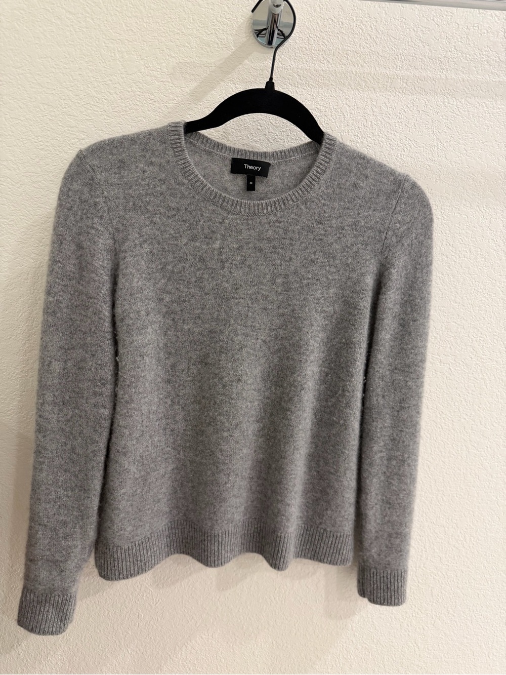 Classic 100% cashmere crew neck sweater